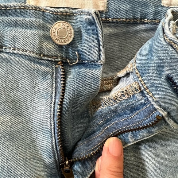 PACSUN Light Wash Mid Rise Distressed Jeggings Sz 26 - Picture 6 of 7